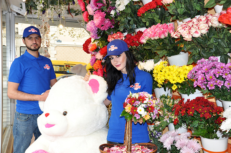 Biz Artıq Gül Salonu, Hədiyyə və Parfumeriyaları Sizin Ünvanınıza Çatdırırıq